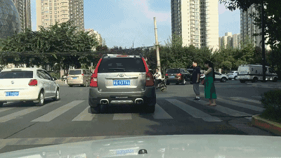 礼让.gif