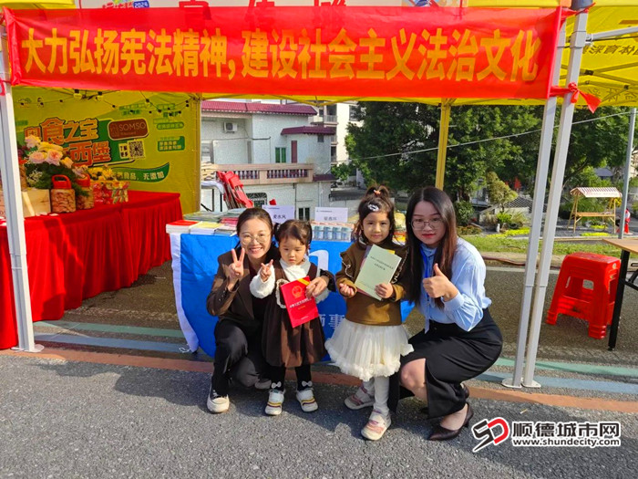 活动利用“非遗”影响力，拓宽宪法普法宣传覆盖面，进一步弘扬宪法精神。.jpg