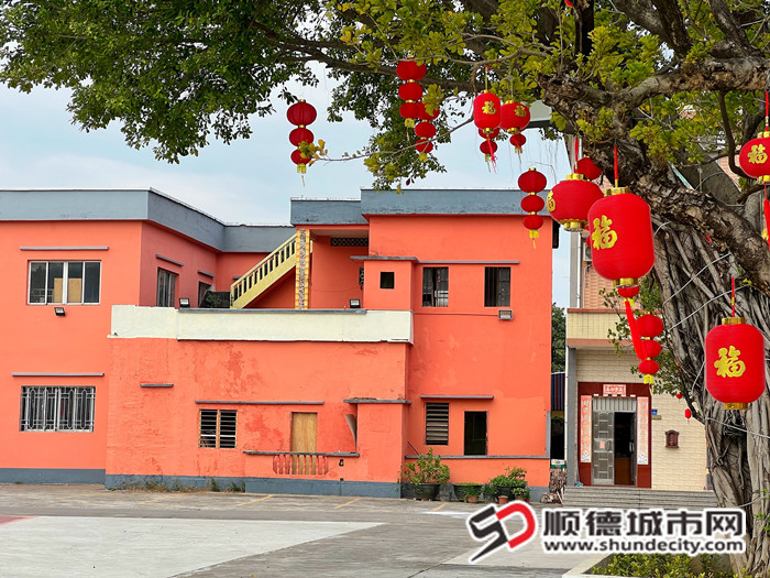 煥然一新的房子搭配上火紅燈籠顯得一片喜氣洋洋_副本.jpg
