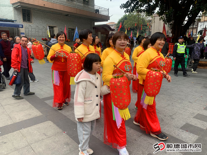 巡游隊伍。.jpg