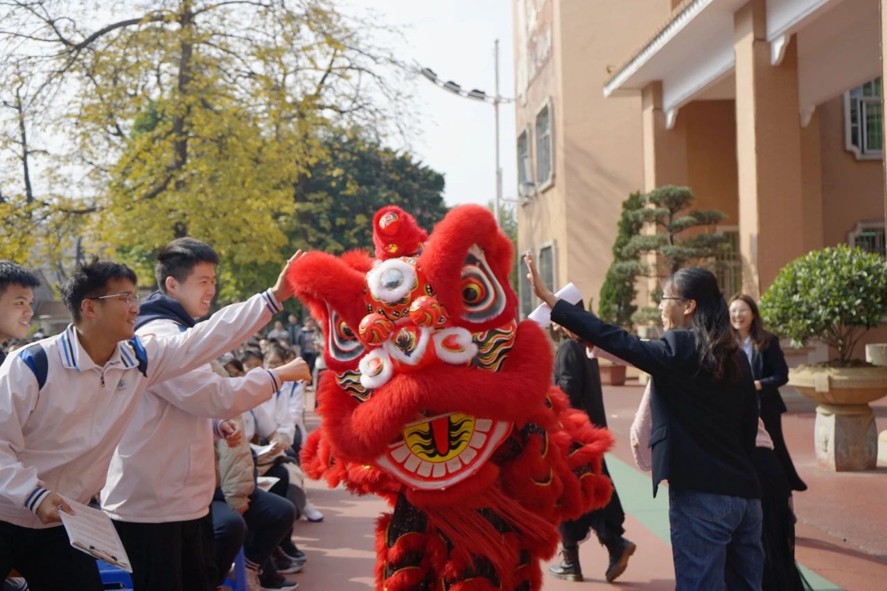 容山中學.jpg