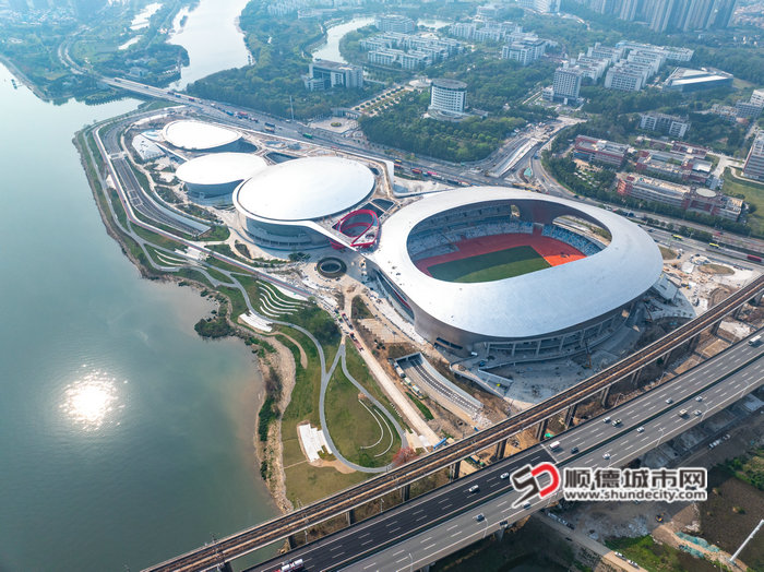 佛山市順德區德勝體育中心工程.jpg