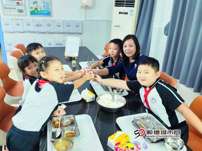 沙滘小学“我与校长共进餐”活动。.jpg