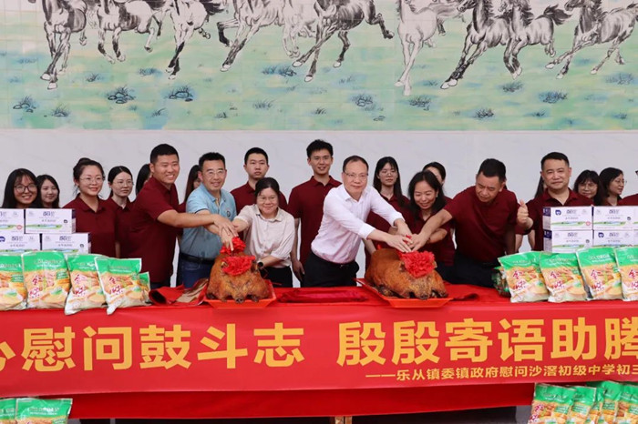 乐从镇党委书记黄长旺勉励师生。 (2).jpg