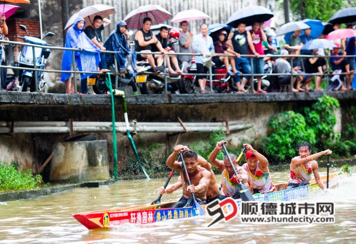 顺德均安天连五人龙艇漂移邀请大赛现场图(摄影:黄建勇) (1)_副本.jpg