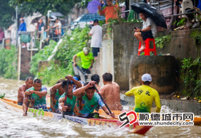 顺德均安天连五人龙艇漂移邀请大赛现场图(摄影:黄建勇) (2)_副本.jpg