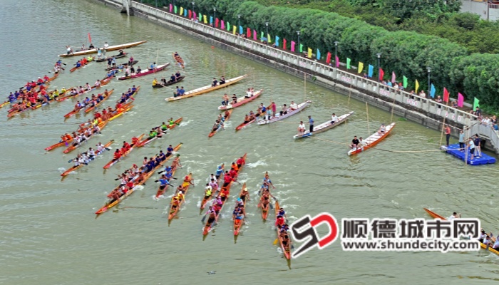 顺德均安天连五人龙艇漂移邀请大赛在焕然一新的凫洲河天连段美岸项目上演。(摄影:李永健) (3)_副本.jpg