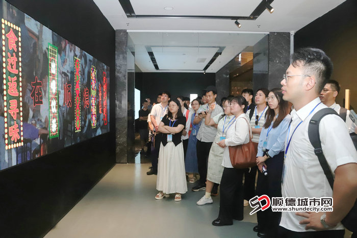 博士们参观顺德美食文化博物馆 (10).jpg