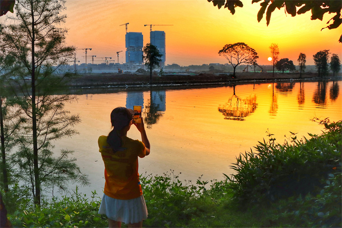 桂畔海日出 梁兆权.jpg