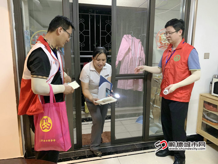 佛山市市场监管局党员干部深入乐从防疫一线 (4)_副本.jpg