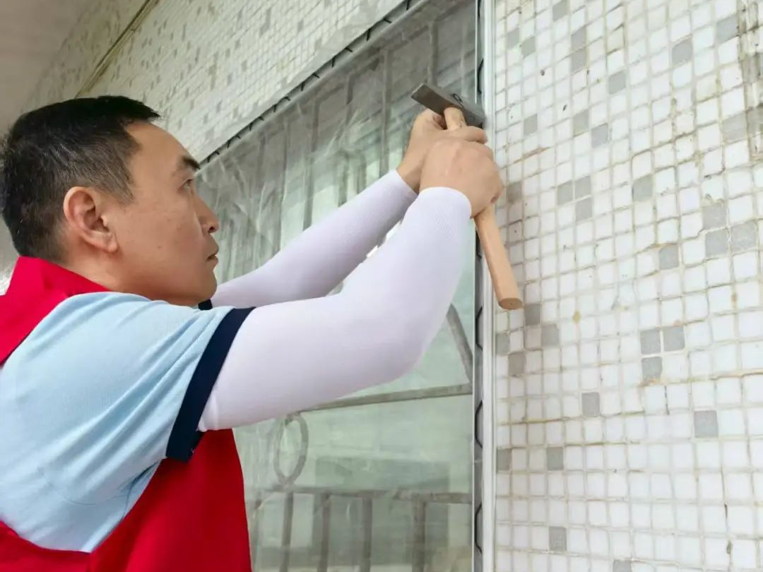 8.6 安装纱窗 (2).jpg