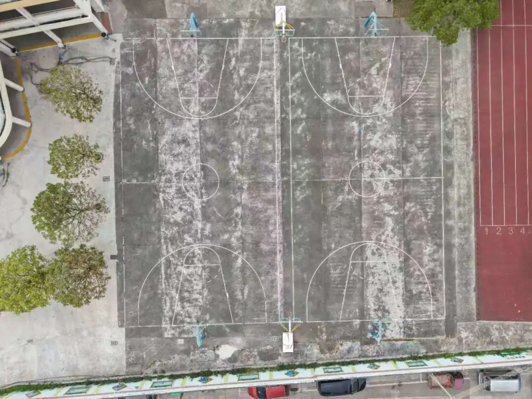 篮球场改造前.jpg