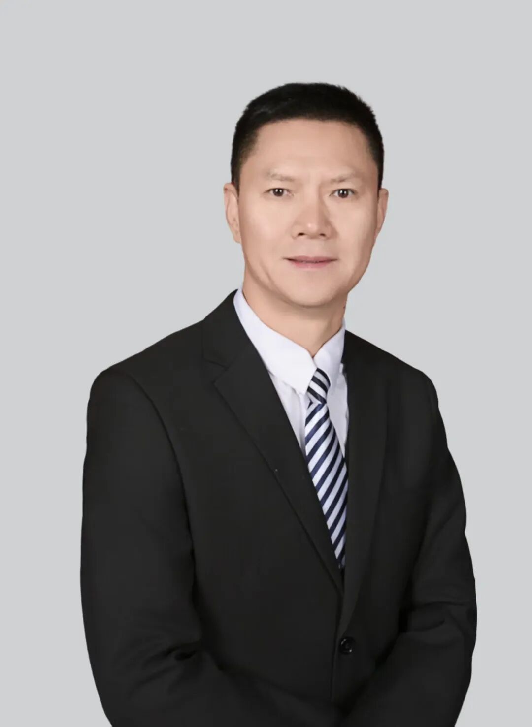 夏荣群形象照.jpg