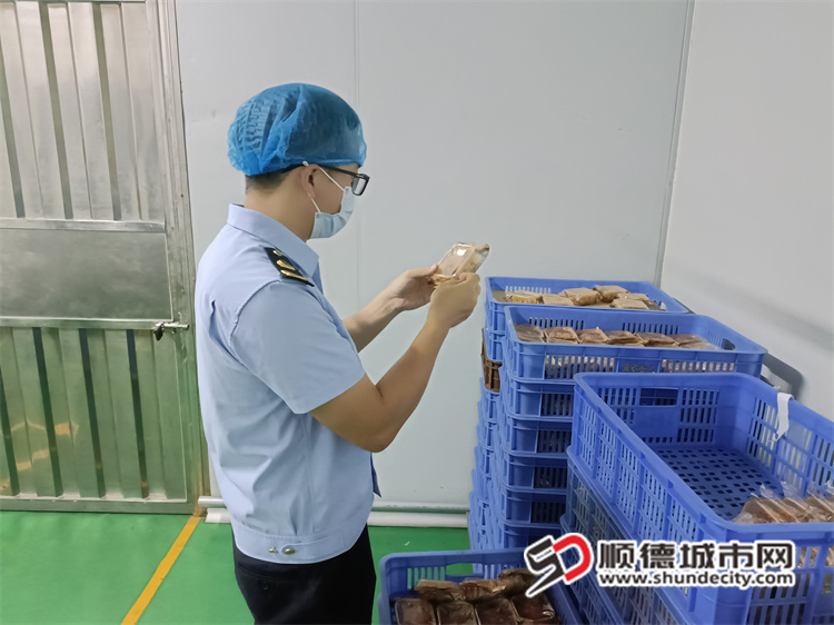 仔细检查产品标签.jpg