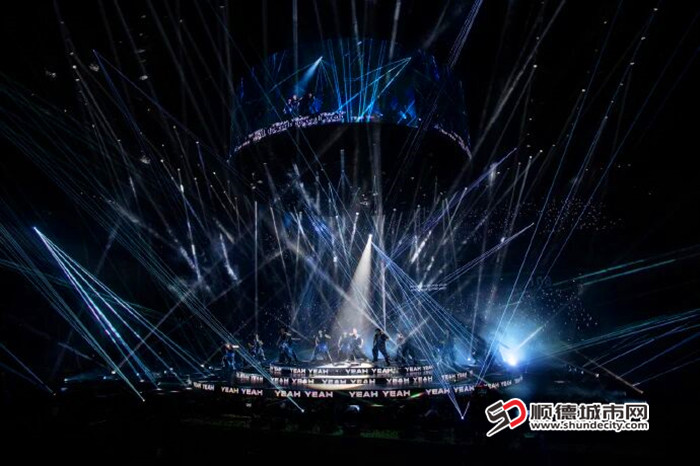 10月7日至8日，GO WITH THE FLOW林峯演唱会佛山站在佛山国际体育文化演艺中心开唱。.jpg