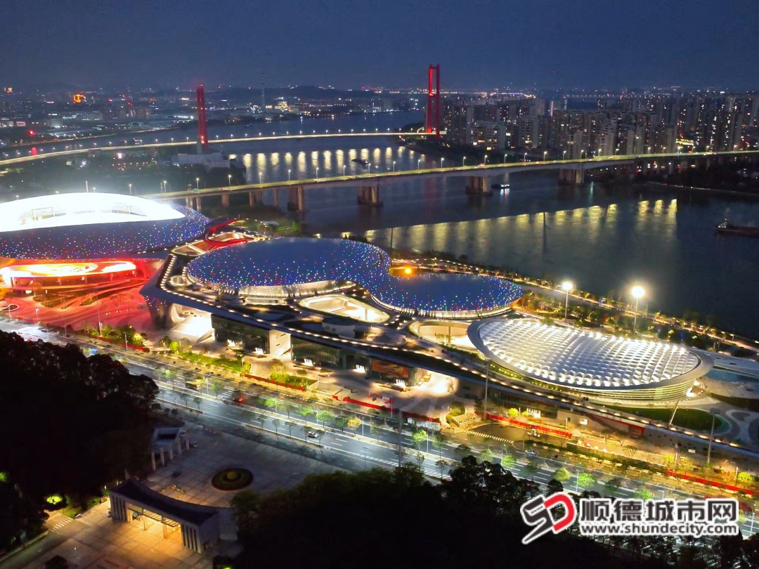 德胜体育中心夜景 (1).jpg