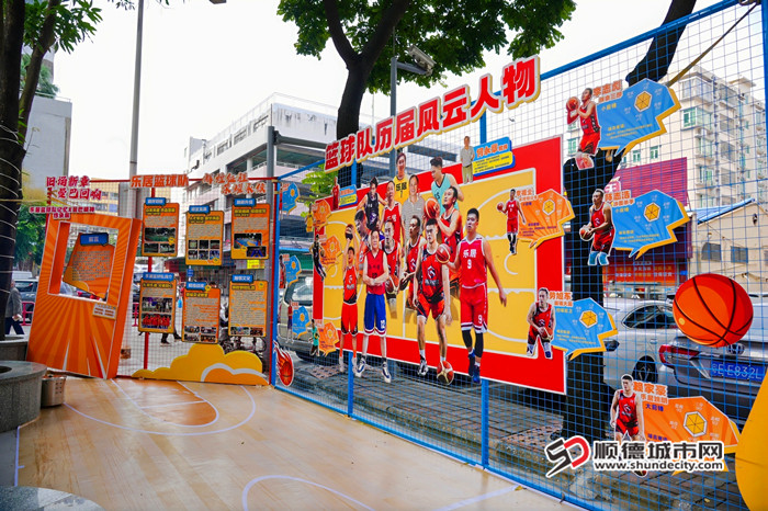 篮球场与居民日常生活紧密相连。.jpg