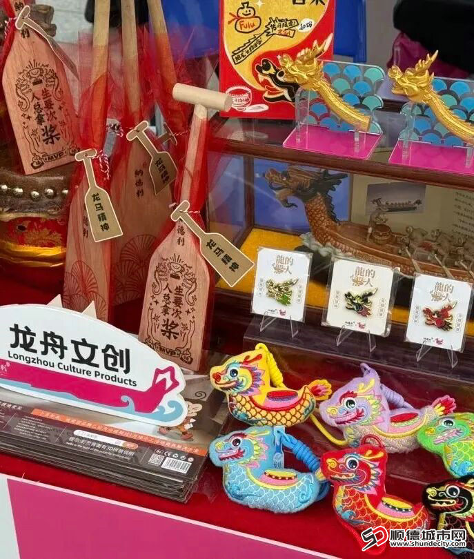 龙舟文创很受欢迎。.jpg