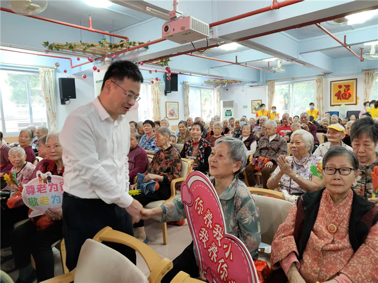 顺序3：敬老院慰问1.jpg