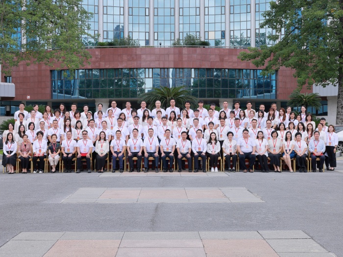 大良街道第九次归侨侨眷代表大会合影 (1).jpg