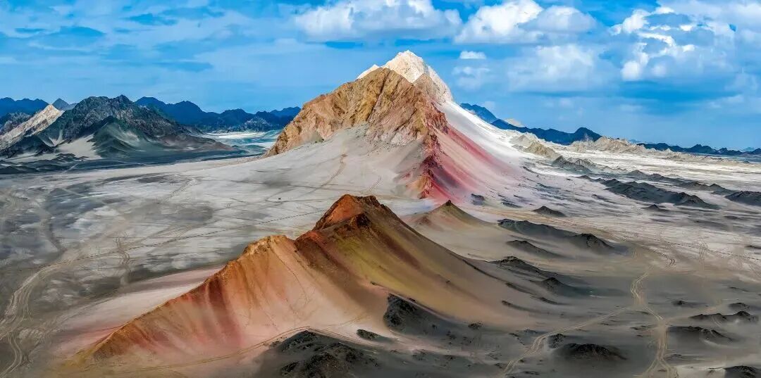 《胭脂山》 &nbsp; 摄影：庞伟伟.jpg