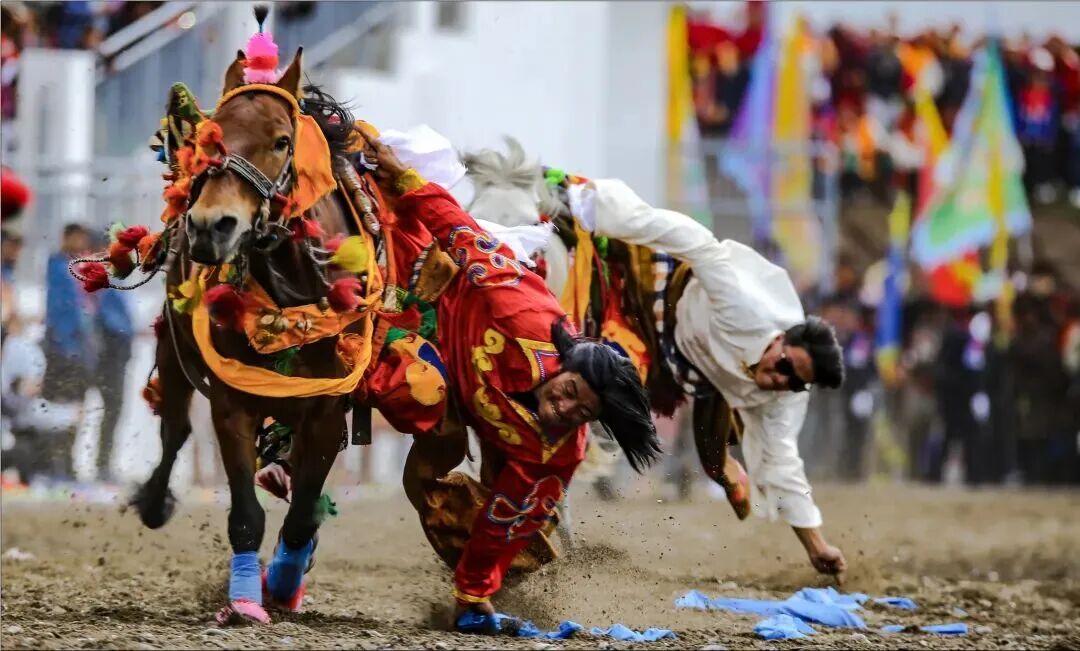 《马背风华》 &nbsp;摄影：尼玛诺布.jpg