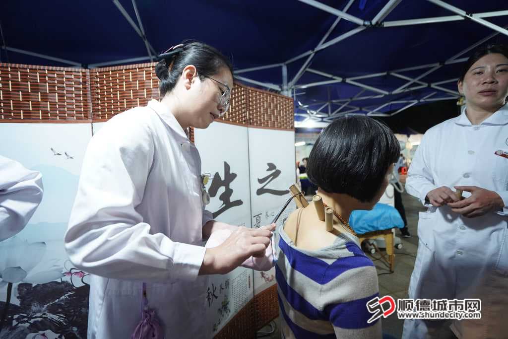 市民免费体验各项理疗服务(主办方供图) (1).jpg