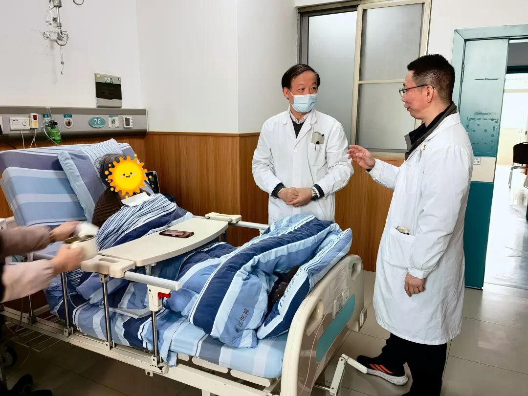 医生查房.jpg