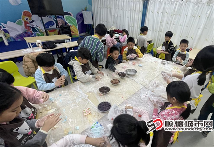 合成社区万科南区党群站开展寒假托管服务——齐齐做汤圆课堂_副本.png