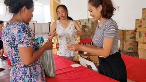 男人和女人在切蛋糕

AI 生成的内容可能不正确。