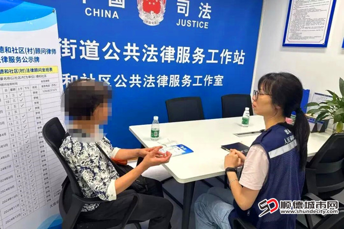 “法律明白人”参与调解工作。.jpg