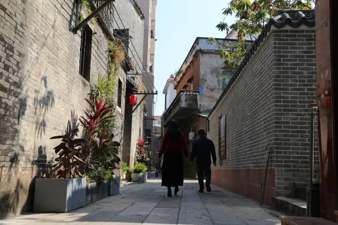 八条麻石铺就的三甲大街恢复原貌。黎红玲.jpg