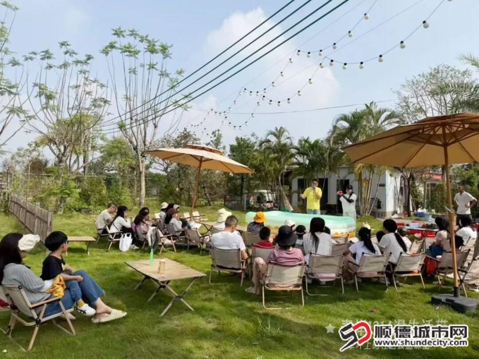 草坪上的社区公益课——主理人小课堂.png