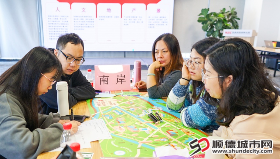 图4：鹏星社工领衔开展“德和社区基层人才增能计划”系列培训 (1).jpg