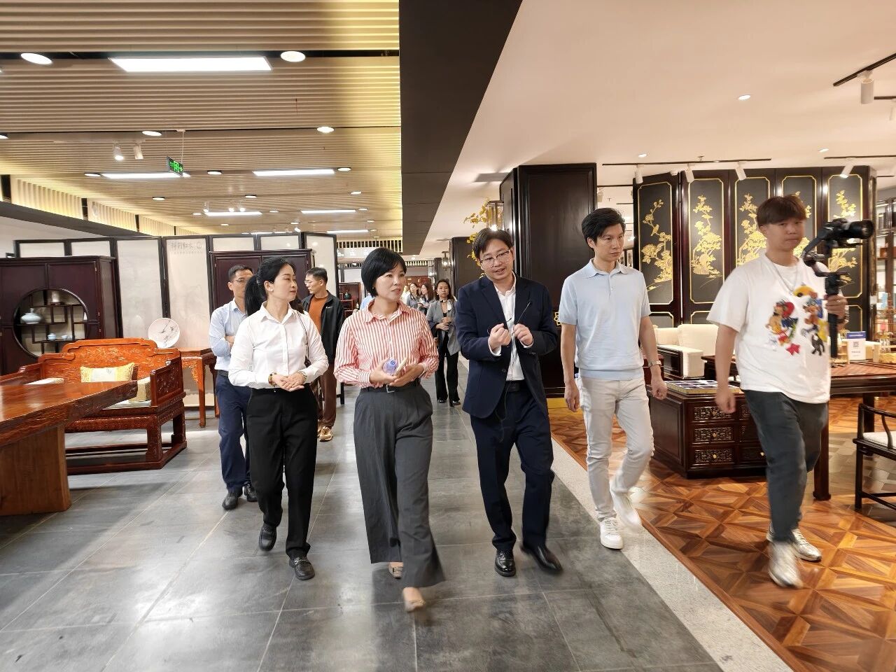 龙江镇赴深圳观澜街道学习考察.jpg