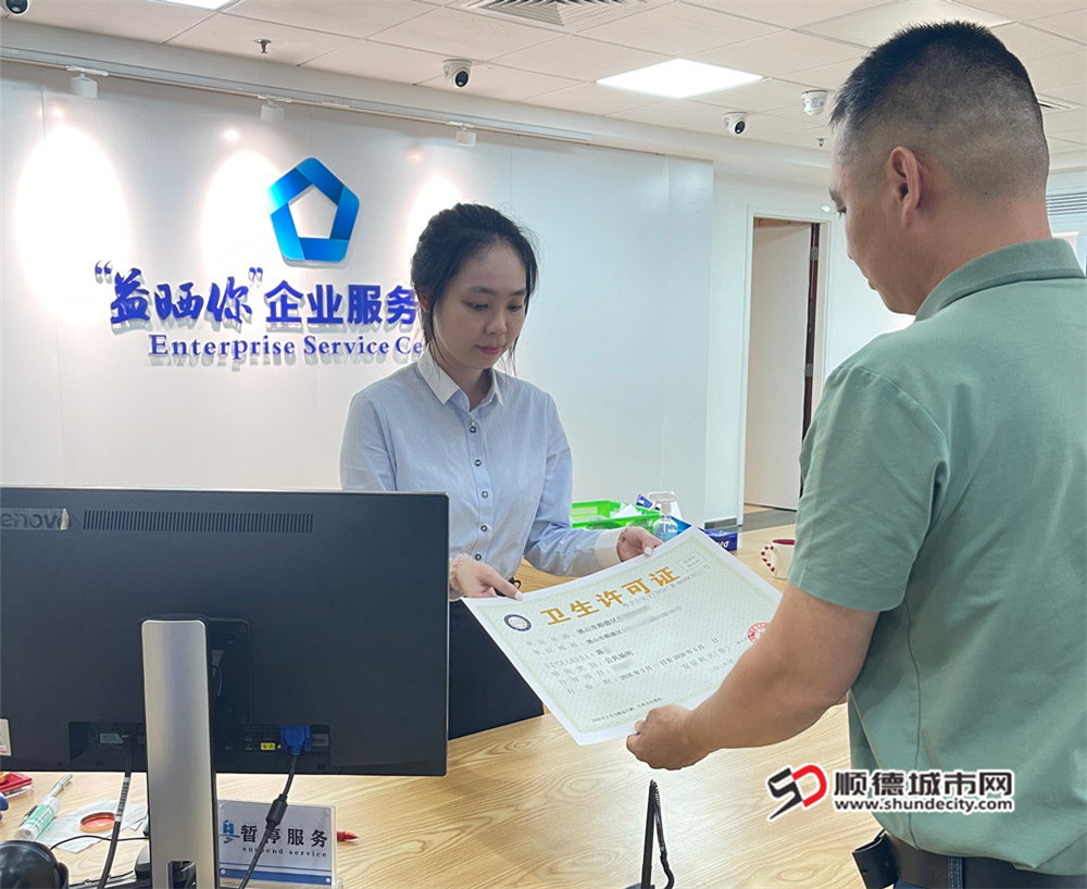 办事人领证照片.jpg